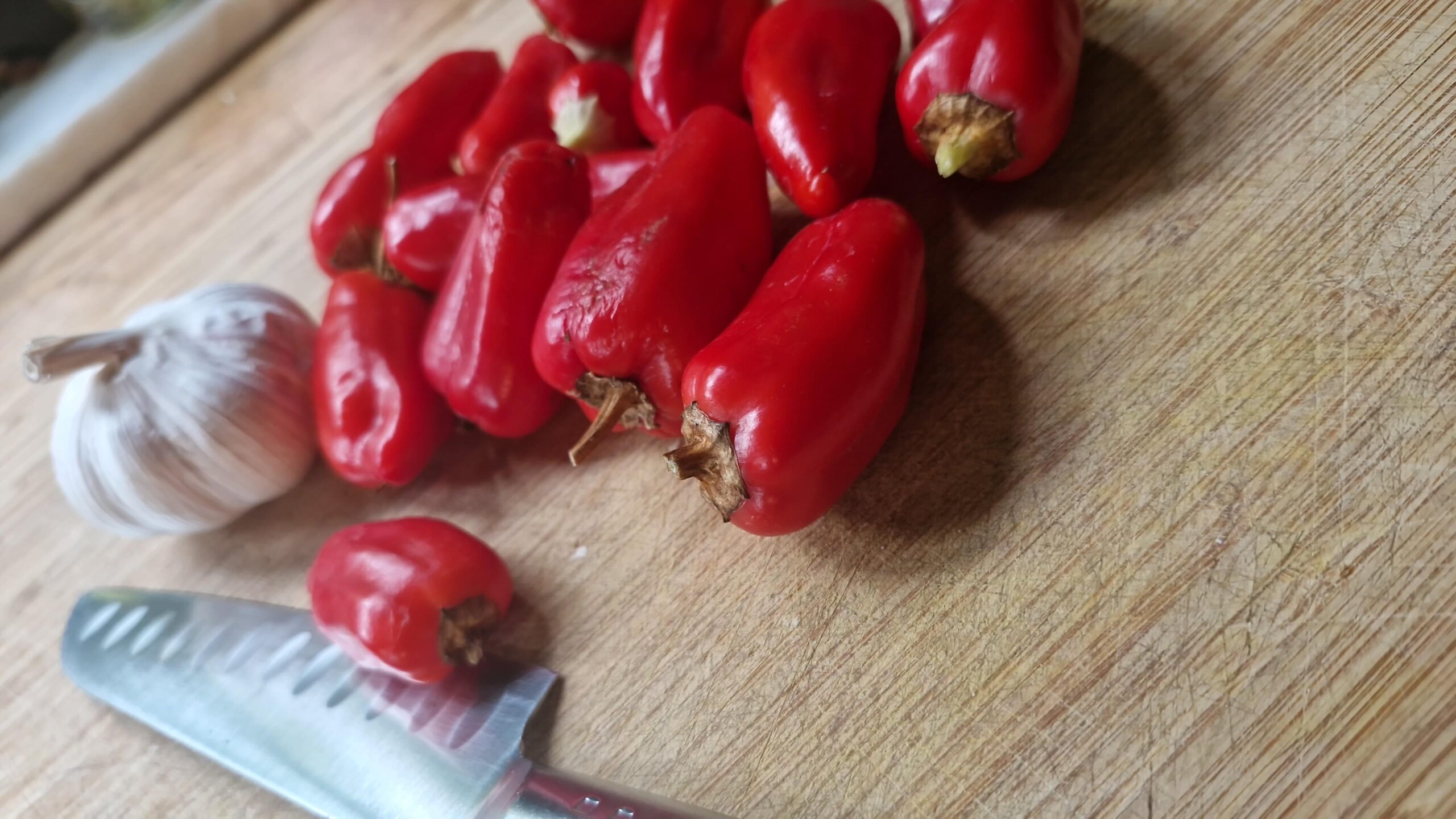 Lees meer over het artikel Zoete chilisaus van pepers uit de eigen tuin